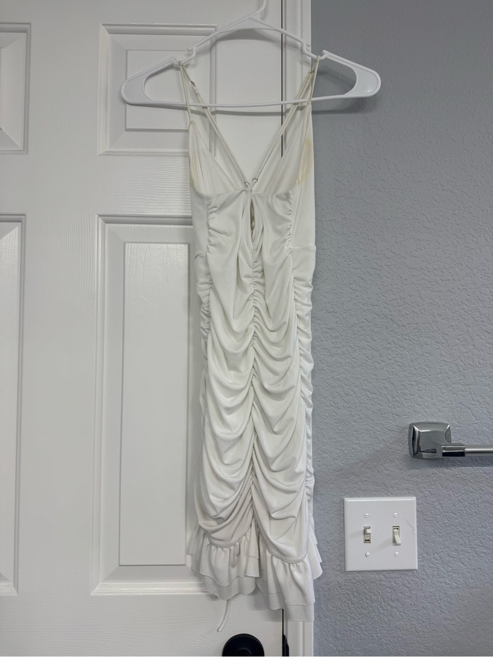 LUCY IN THE SKY White Ruched Ruffle Mini Dress - Picture 3 of 5